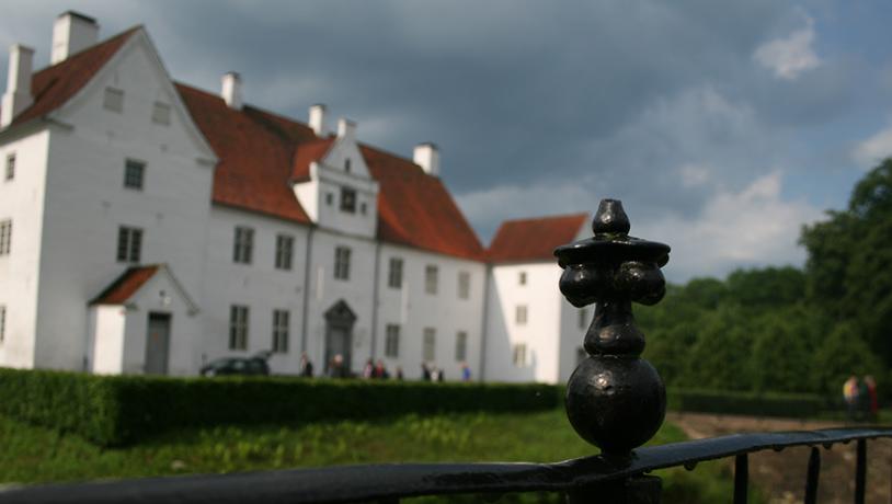 Sønderskov Hovedgård i gråvejr